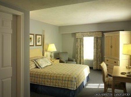 Bristol Harbor Inn Room photo